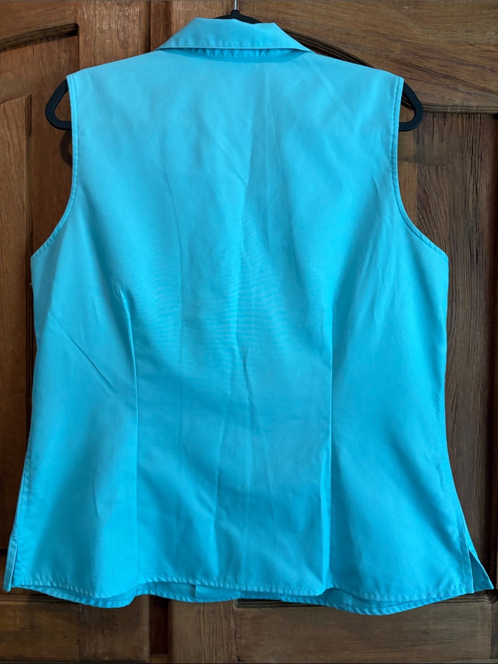 Liz Claiborne Sleeveless Collared Button-Down Blouse in Turquoise - Picture 5 of 8